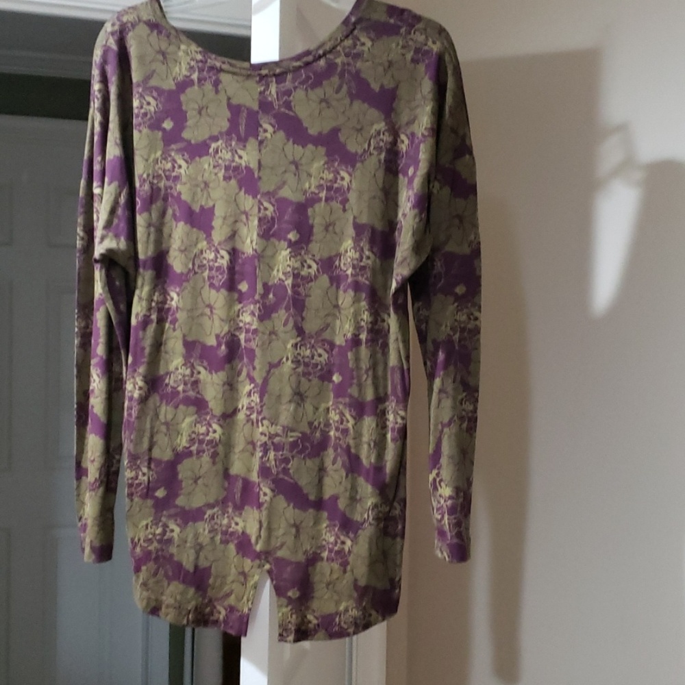 Shirt - Picture 3 of 4